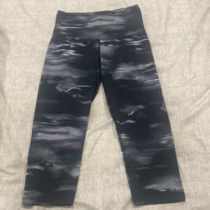 Old navy 3/4 workout leggings